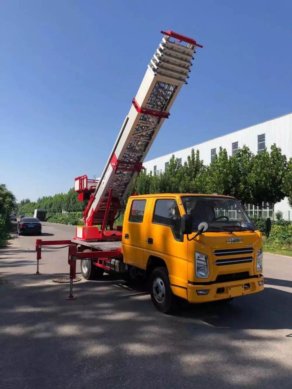 宜兴附近的云梯车出租服务：轻松解决高空作业需求